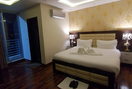 Adara Canal Suites